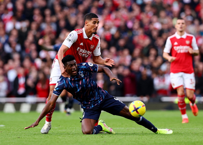 Saliba là chốt chặn đáng tin cậy nhất nơi hàng thủ Arsenal lúc này