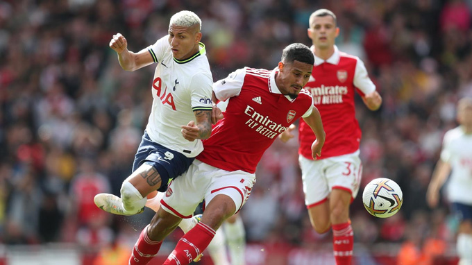 Saliba đang chơi quá hay tại Arsenal