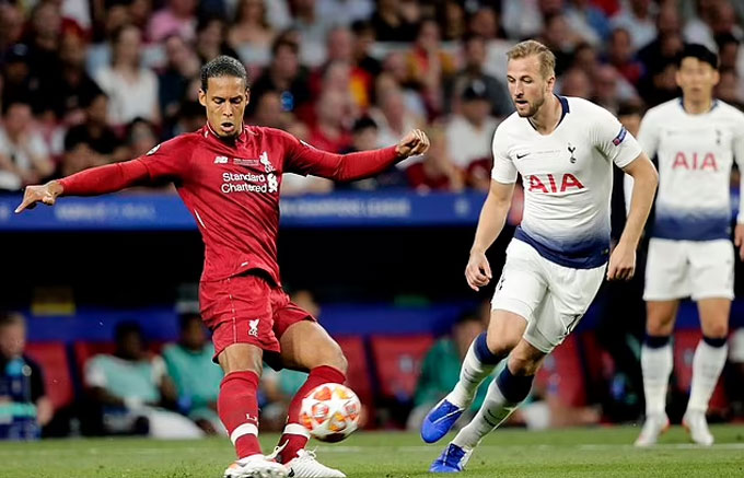 Van Dijk đang có phong độ không tốt mùa này