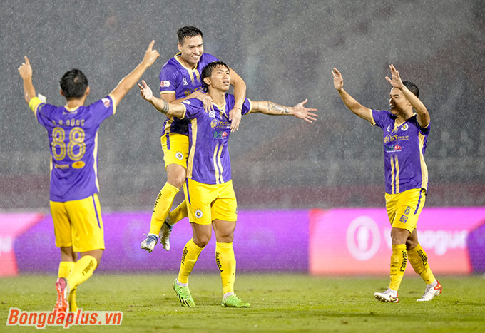 Hà Nội FC ghi bàn quá đa dạng trên cả 3 tuyến - Ảnh: Quốc An