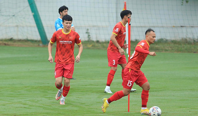 cũng giống như buổi tập đầu tiên, HLV Park Hang Seo cùng BHL chỉ đưa ra giáo án khá nhẹ nhàng nhằm giúp các cầu thủ thư giãn, tạo ra bầu không khí vui vẻ sau mùa giải đầy căng thẳng