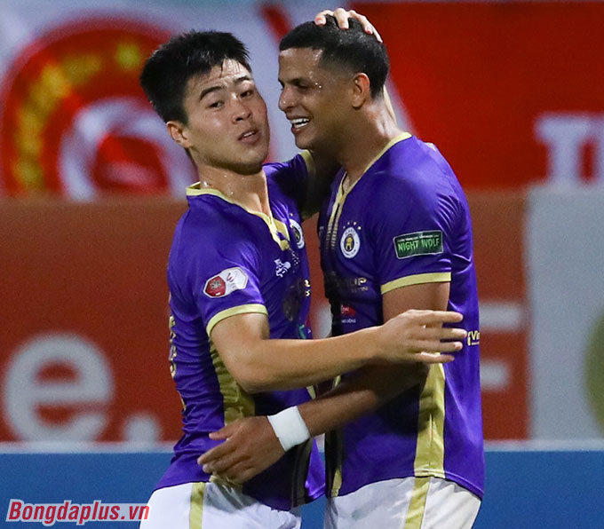 Lucao ghi bàn quý như vàng giúp Hà Nội FC thắng Viettel - Ảnh: Minh Tuấn