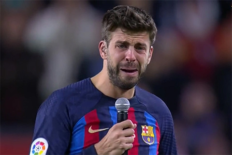 Pique bật khóc khi nói lời chia tay đội bóng