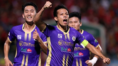 Văn Quyết được bầu là Cầu thủ xuất sắc nhất V.League 2022