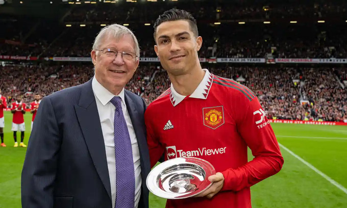 Ronaldo trở lại MU vì Sir Alex