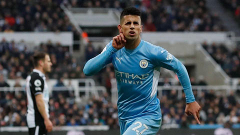 Cancelo mất chỗ?