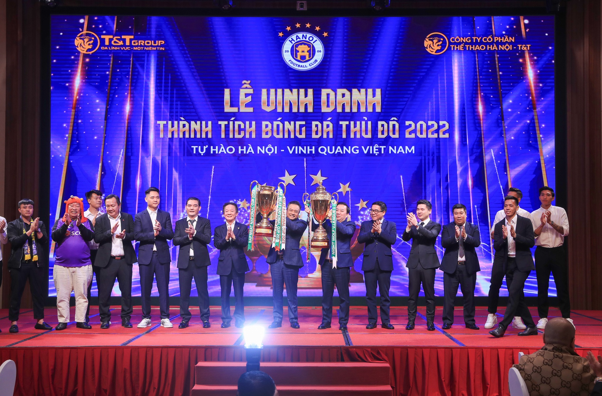 Tập thể Hà Nội FC nhận được sự quan tâm, khen thưởng của lãnh đạo thành phố Hà Nội