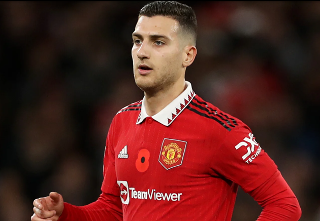 Man United còn lâu mới bán Dalot cho Juventus