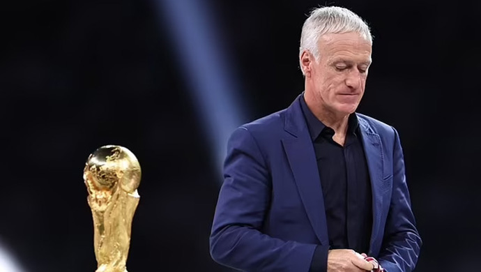 'HLV Deschamps xem Benzema như kẻ ngốc'