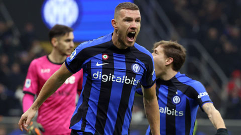 Edin Dzeko lại gieo sầu cho Napoli