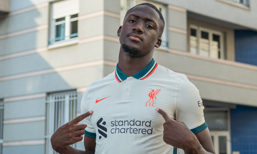 Liverpool có bán Konate?