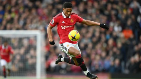 Martial 'cầu xin' đá chính trong trận thắng Man City