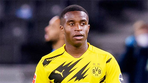 Dortmund ra tối hậu thư với Moukoko