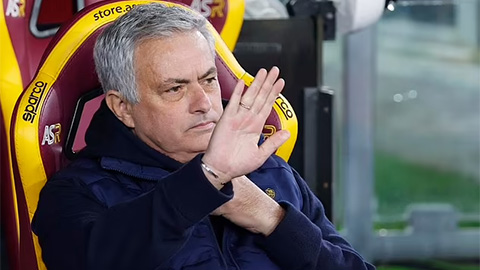 HLV Mourinho: 'Chúng tôi không thể mua Mudryk với mức giá 90 triệu bảng như Chelsea'