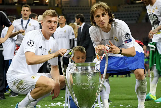 Để đoạt cú ăn ba, Real vẫn phải trông cậy vào 2 lão tướng Modric và Kroos (trái)