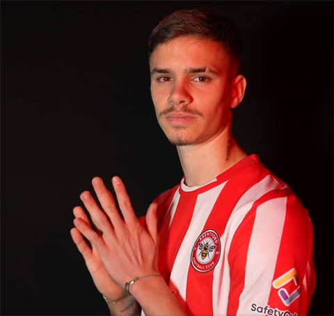 Romeo Beckham khoác áo Brentford B tới hết mùa 2022/23