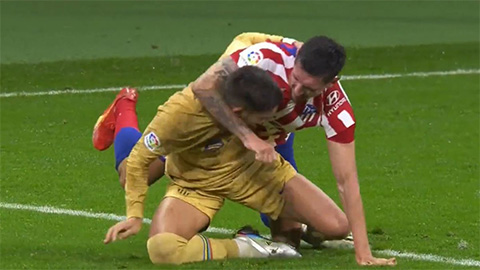 Sao Barca và Atletico vật nhau trên sân