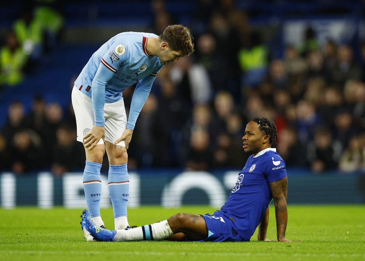 Sterling là thương binh mới nhất của Chelsea