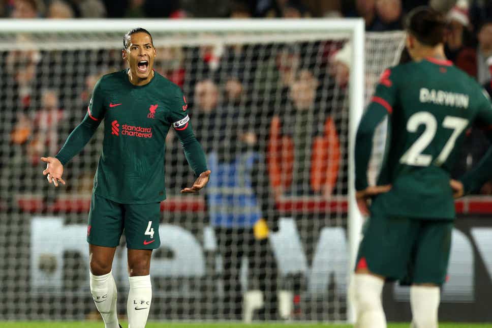 Van Dijk tỏ ra với sự mờ nhạt và vô duyên của chân sút đắt giá Darwin