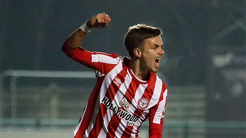 Romeo Beckham ghi bàn đầu tiên cho Brentford B đúng ngày Valentine