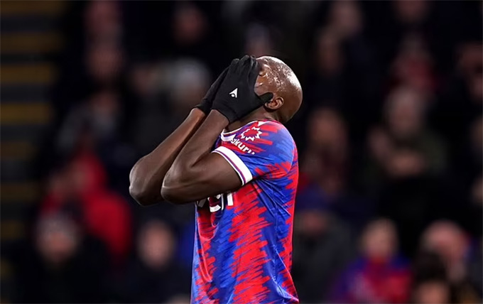 Mateta bỏ lỡ cơ hội rất ngon ăn của Crystal Palace cuối hiệp 1