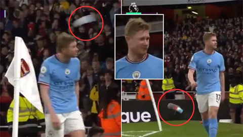 De bruyne bị fan Arsenal ném 2 chai nước vào người