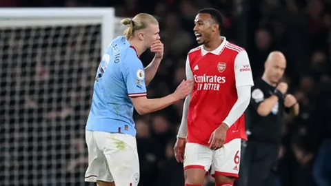 Vì sao Haaland thoát thẻ đỏ ở trận Arsenal vs Man City?