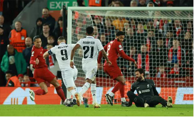 Liverpool thảm bại trước Real