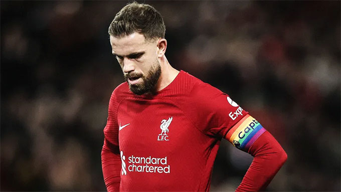 Henderson và các đồng đội ở hàng tiền vệ đánh mất mình hoàn toàn ở mùa giải này