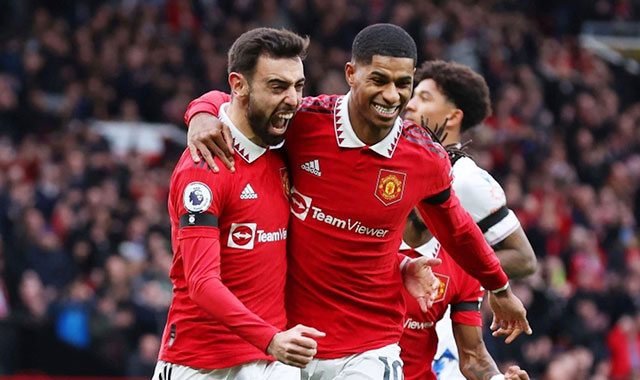 Rashford (phải) và đồng đội sẽ cùng M.U nối dài chuỗi toàn thắng tại Old Trafford lên 14 trận đêm nay