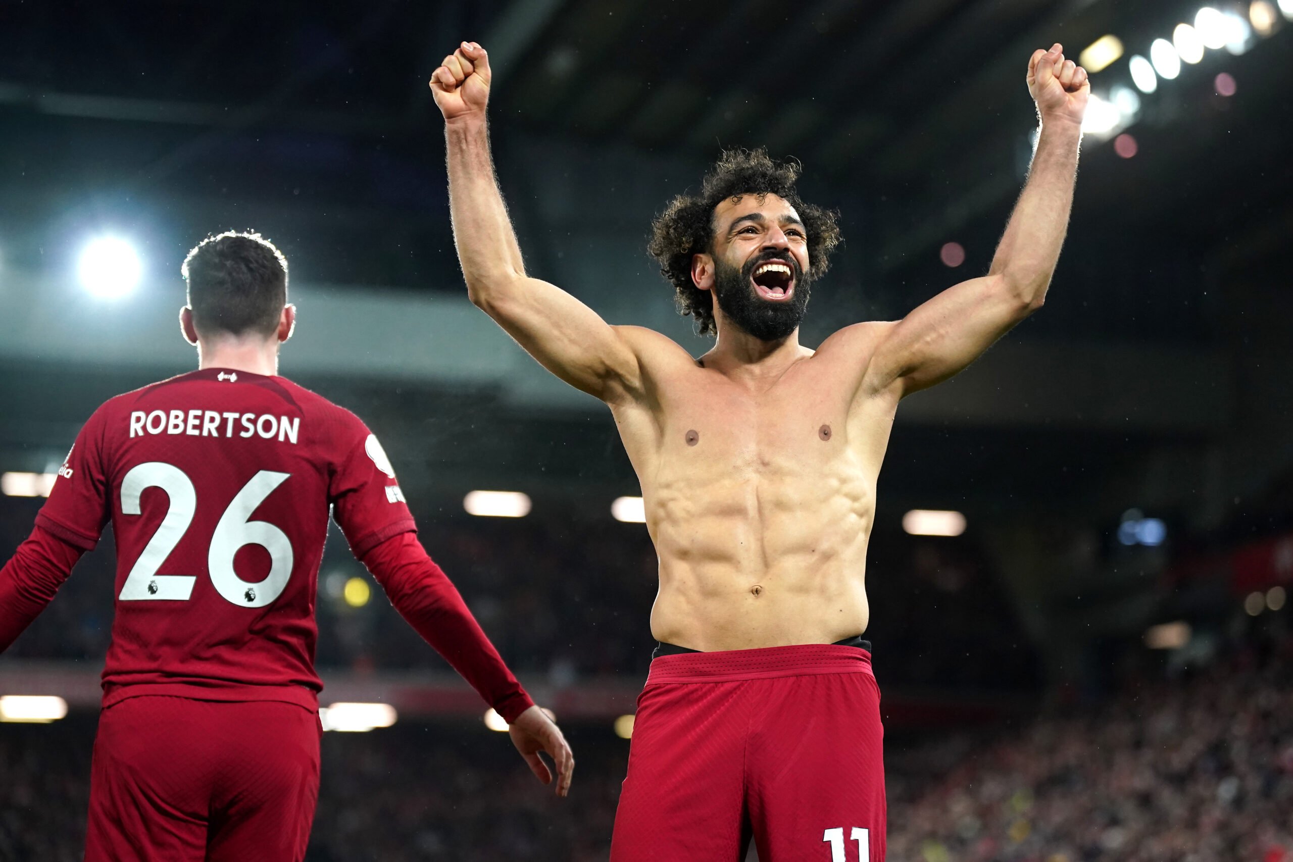 Salah giữ thể hình và thể thể lực hoàn hảo chẳng kém gì Cristiano Ronaldo