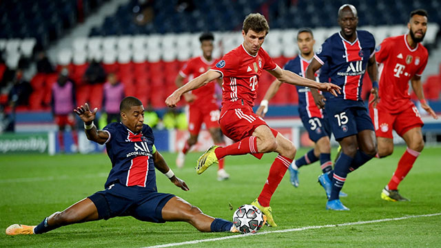 Tiền vệ Thomas Mueller (giữa) cho rằng, Bayern đủ sức đánh bại PSG ngay trên sân của đối phương