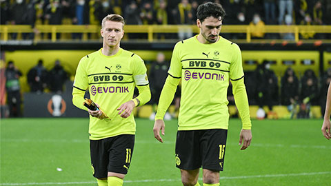 Muốn ở lại, Reus và Hummels phải giảm lương