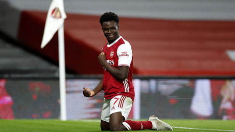 Bukayo Saka: Lớn lên từ những pha phạm lỗi