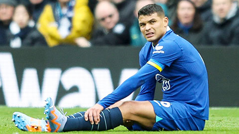 Thiago Silva chấn thương, lấy ai che chắn cho Chelsea?