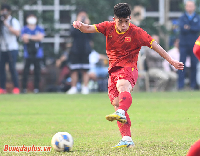 U20 Việt Nam hòa 3-3 Hòa Bình FC - Ảnh: Cacao