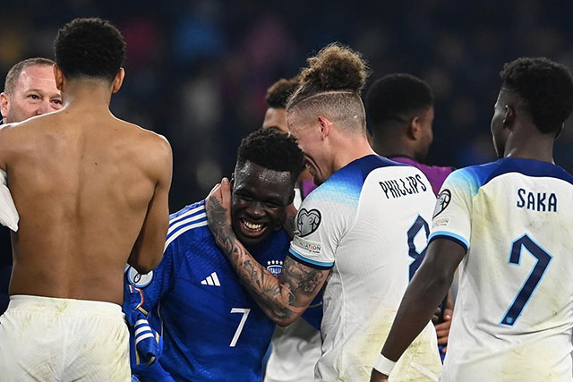 Phillips đá cho tuyển Anh còn nhiều hơn cả... Man City mùa này