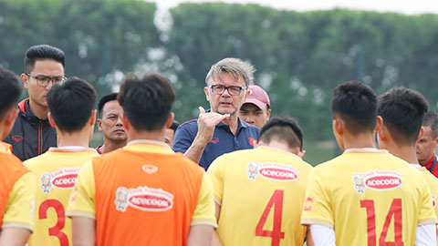 HLV Troussier: Nghĩ khác, làm khác