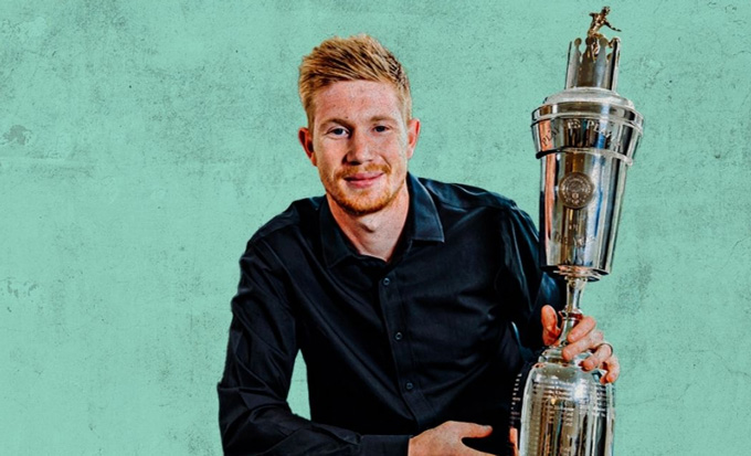 De Bruyne đã 2 lần giành giải Cầu thủ hay nhất năm của Premier League, nhưng chưa bao giờ đoạt giải Cầu thủ hay nhất tháng