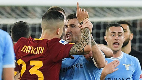 Lửa lại cháy ở derby thành Rome