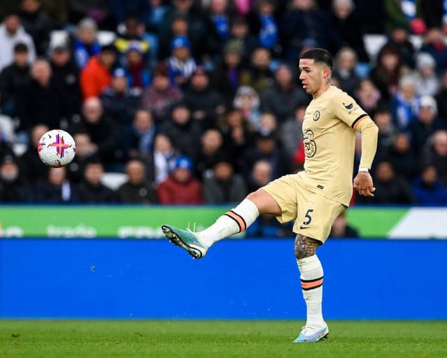 Enzo là mắt xích kết nối giữa hàng thủ và hàng công của Chelsea