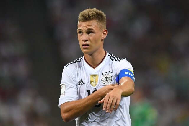 Kimmich đeo băng thủ quân ĐT Đức do Neuer chấn thương