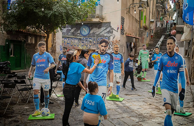 Người Napoli yêu quý ngôi sao mới của mình