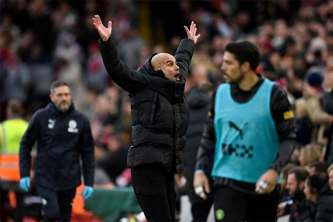 Pep khiêu khích CĐV Liverpool