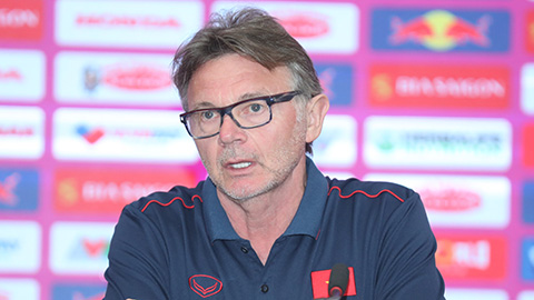 HLV Philippe Troussier: ‘Người ta hay quên sức sống mới luôn đến từ phụ nữ’