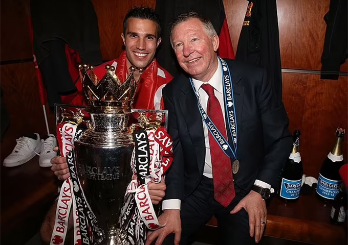 Bản hợp đồng quan trọng nhất cho chức vô địch Premier League cuối cùng của Ngài Fergie, Van Persie