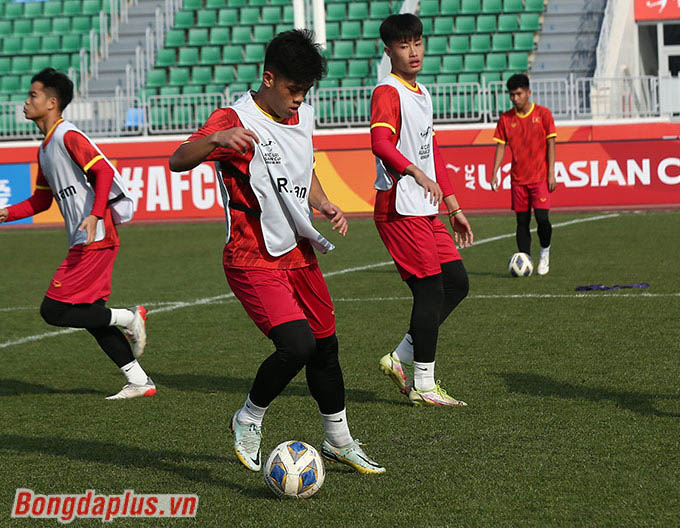 Các cầu thủ U20 Việt Nam tràn đầy tự tin bước vào cuộc đối đầu với U20 Qatar. U20 Việt Nam đã có được 3 điểm sau chiến thắng trước Australia. Nhờ vậy, thầy trò HLV Hoàng Anh Tuấn đang có cơ hội lớn giành quyền vào tứ kết