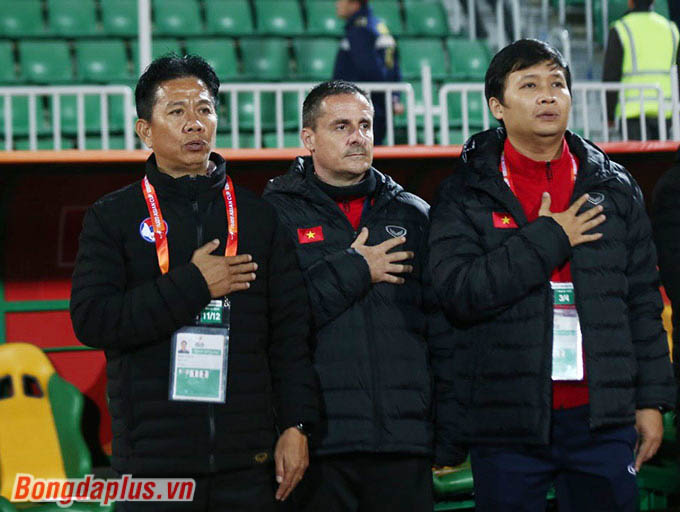 HLV Hoàng Anh Tuấn thay đổi đội hình cho U20 Việt Nam ở trận gặp U20 Qatar, từ 3-4-3 sang 4-5-1