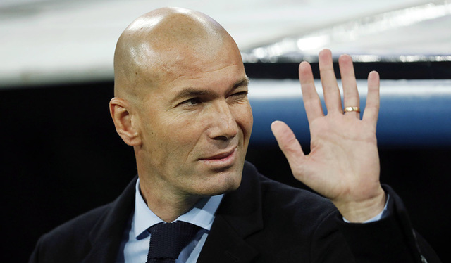 PSG và Real Madrid đều "trải thảm đỏ" mời Zidane