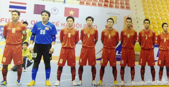 Bảo Chúng (số 3) trong màu áo ĐT futsal Việt Nam